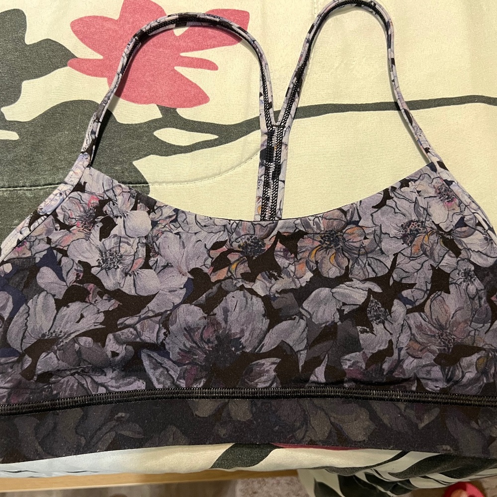 Lululemon sports bra